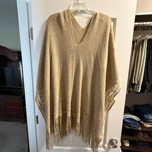 NWT - Women's beige knit poncho